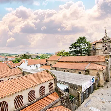 Al Lado De La Catedral Y La Plaza Abastos
